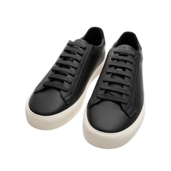 Pull&Bear Casual Sneakers: Style and Comfort for Your Day to Day